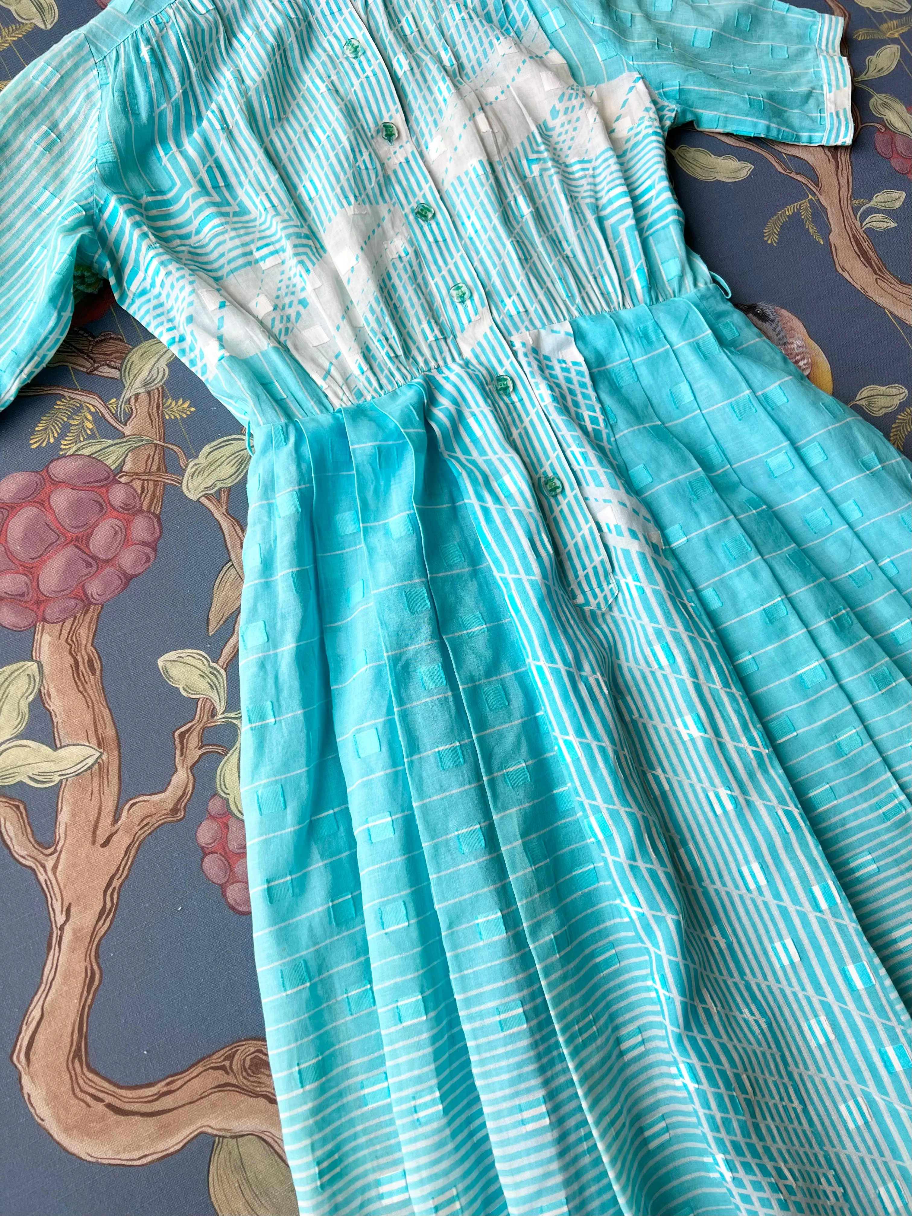 1950s Blue White Geometric Wave Embossed Pattern Dress MEDIUM