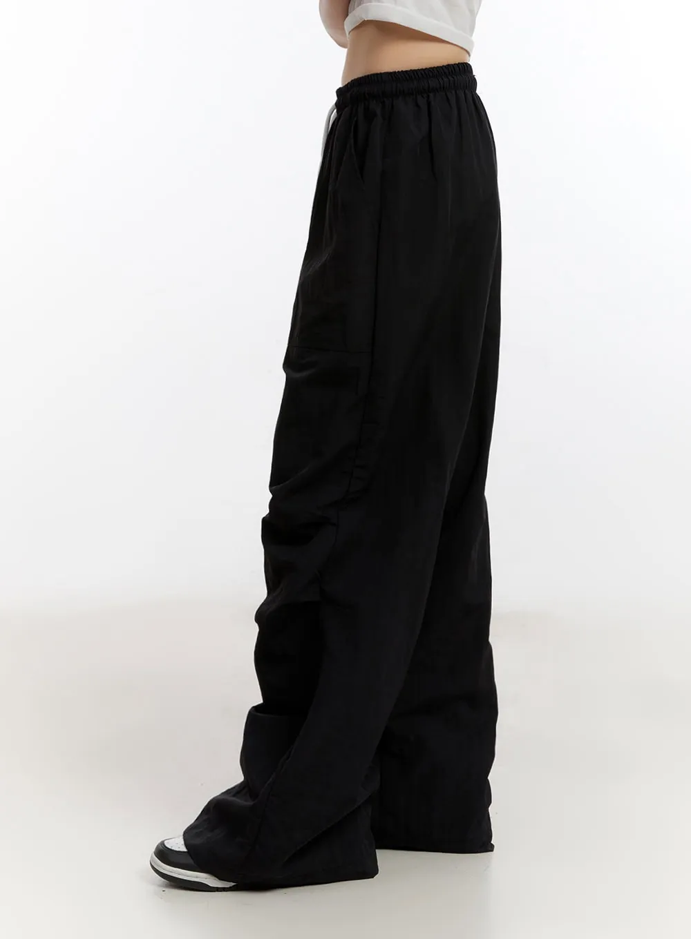 Pintuck Pocket Wide-Fit Sweatpants CA504