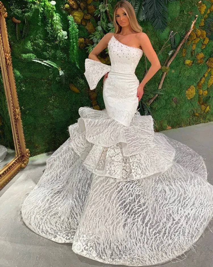 Queen One-Shoulder Sleeveless Wedding Dress